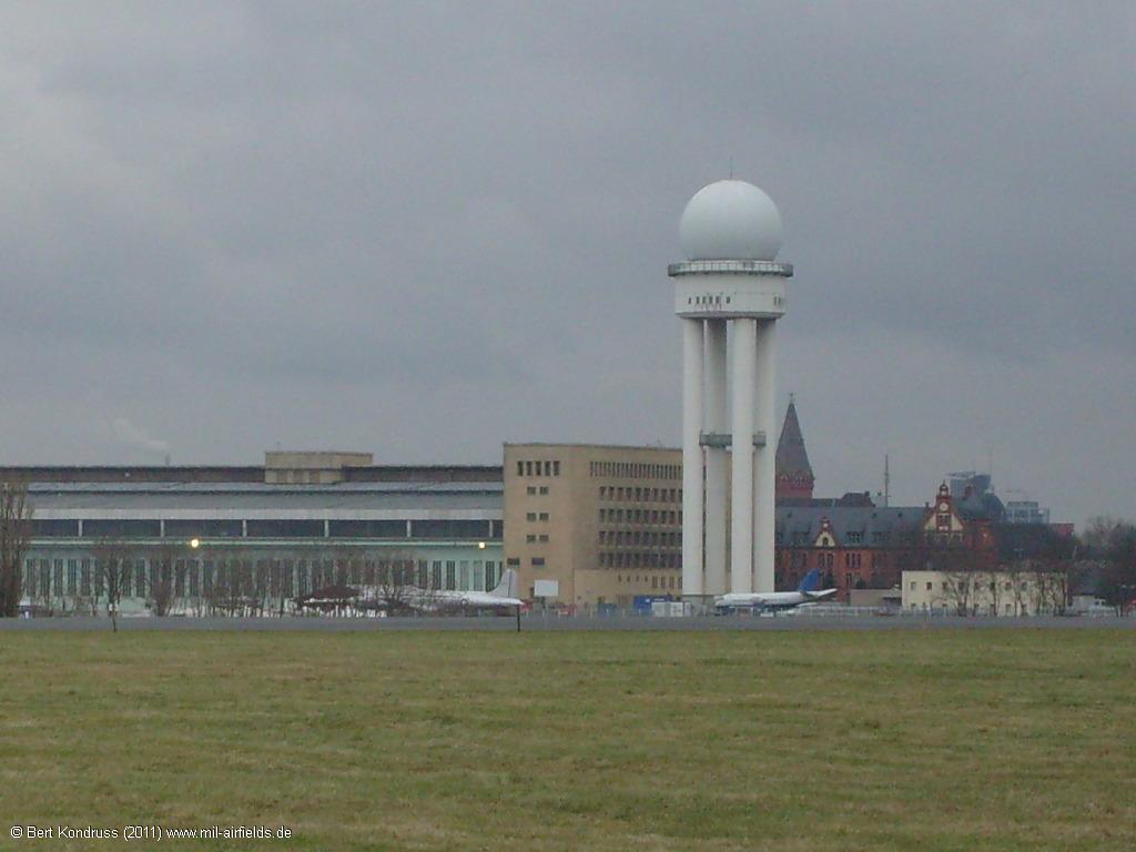 Bild: Radarturm mit RRP 117 / Der weiße Turm