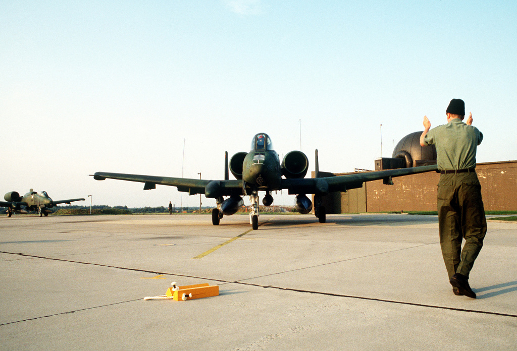 Flugzeuge A-10 Thunderbolt II in Leck