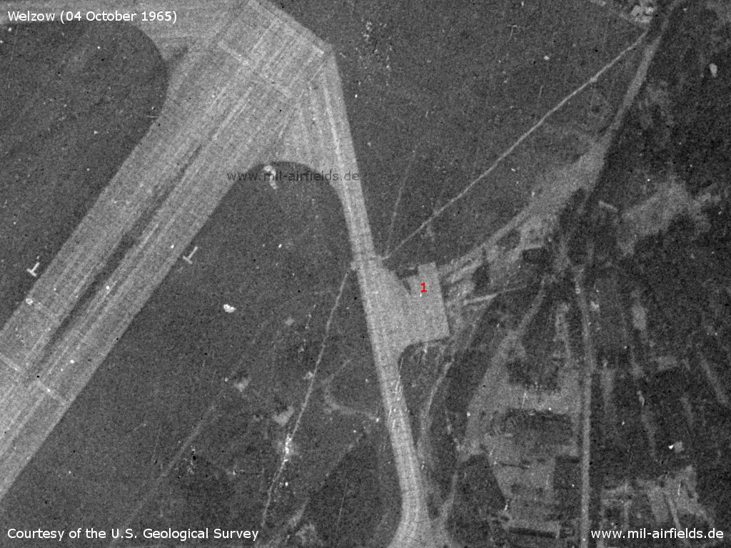 Flugzeug Li-2 am Flugplatz Welzow