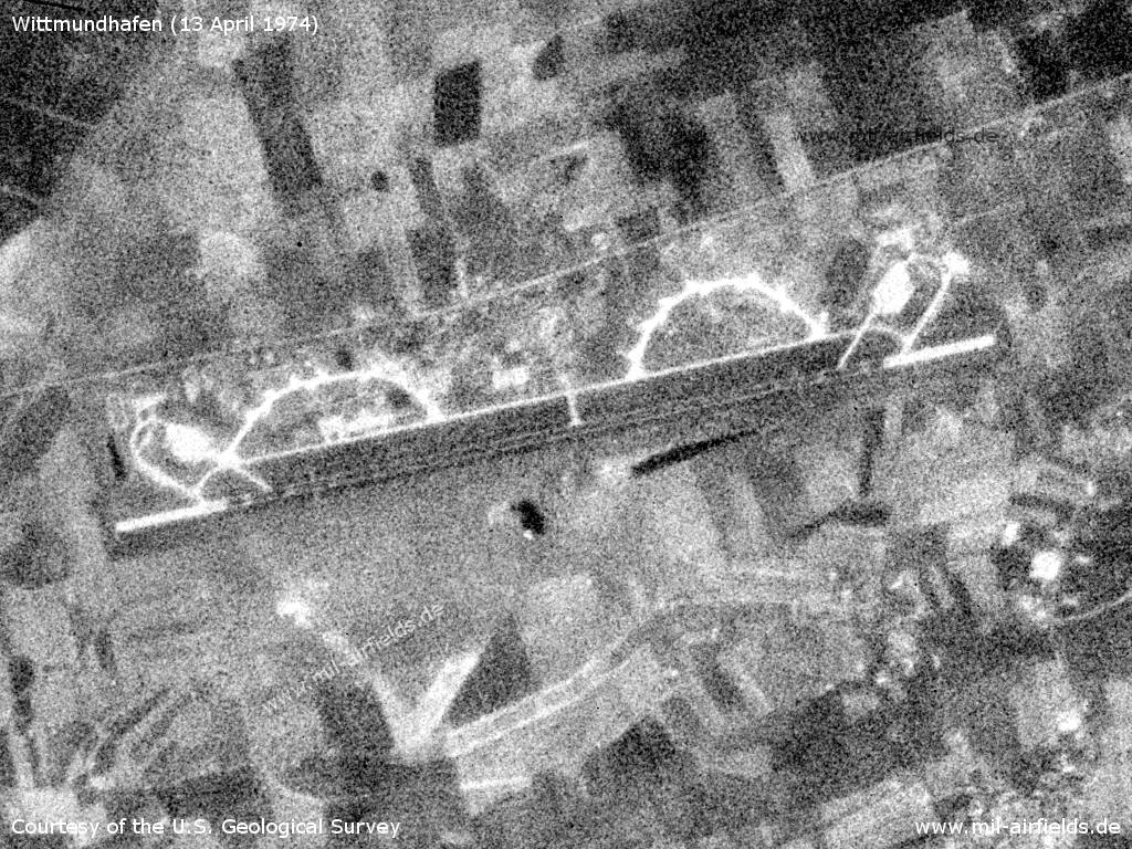Fliegerhorst Wittmundhafen auf einem Satellitenbild 1974