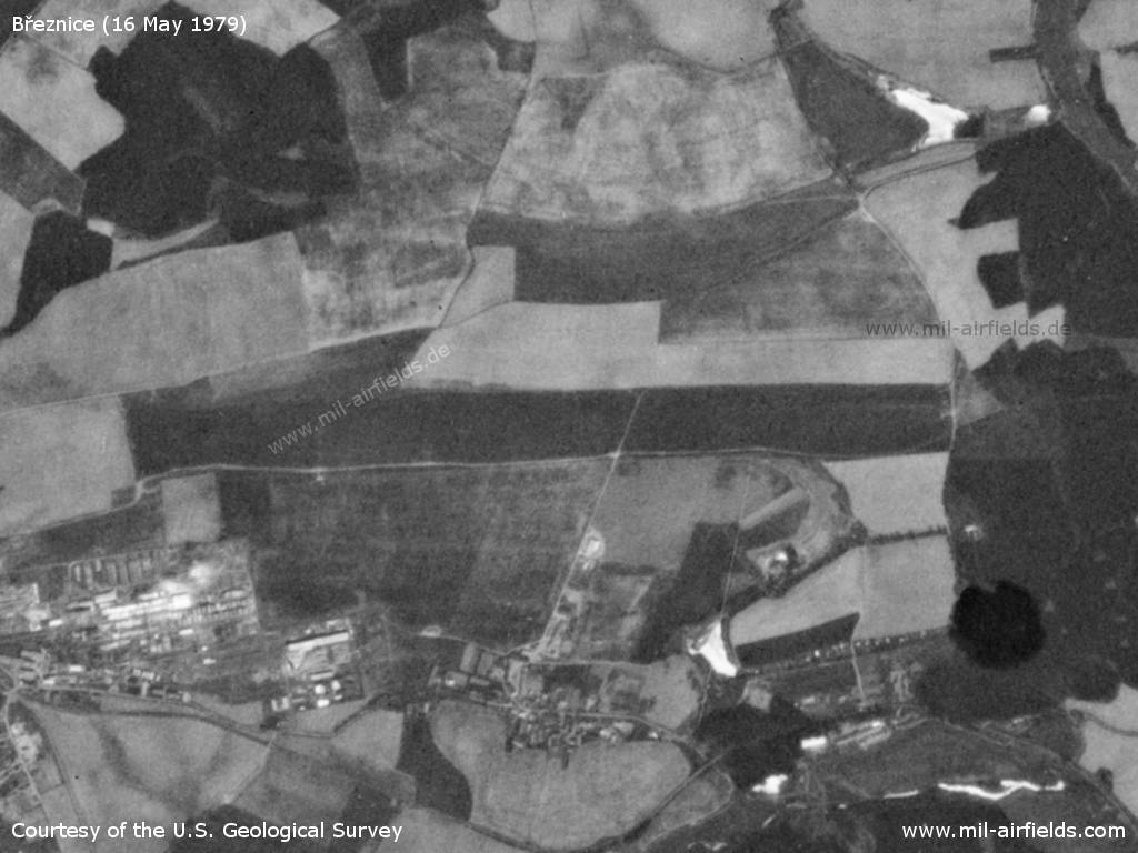 Flugplatz Březnice, Tschechien, auf einem Satellitenbild 1979