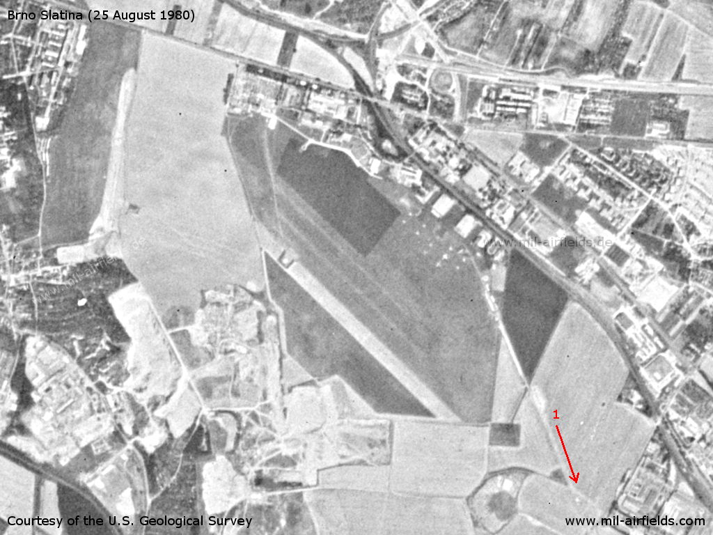 Flugplatz Brno Černovice Slatina, Tschechien, auf einem Satellitenbild 1980