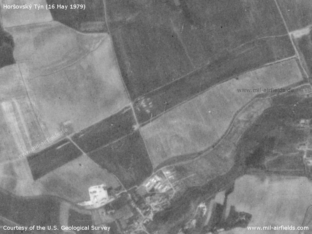 Flugplatz Horšovský Týn, Tschechien, auf einem Satellitenbild 1979