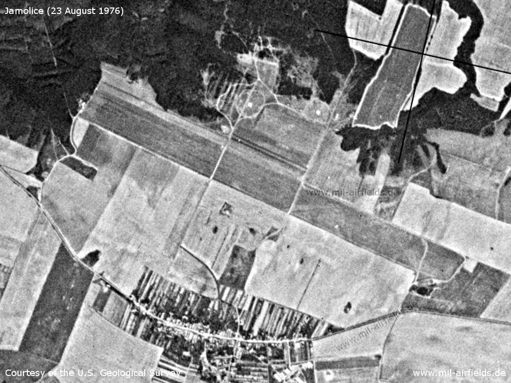 Flugplatz Jamolice auf einem Satellitenbild 1976