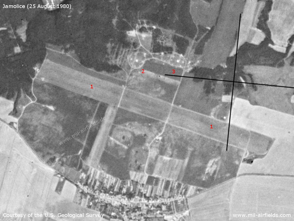 Flugplatz Jamolice auf einem Satellitenbild 1980