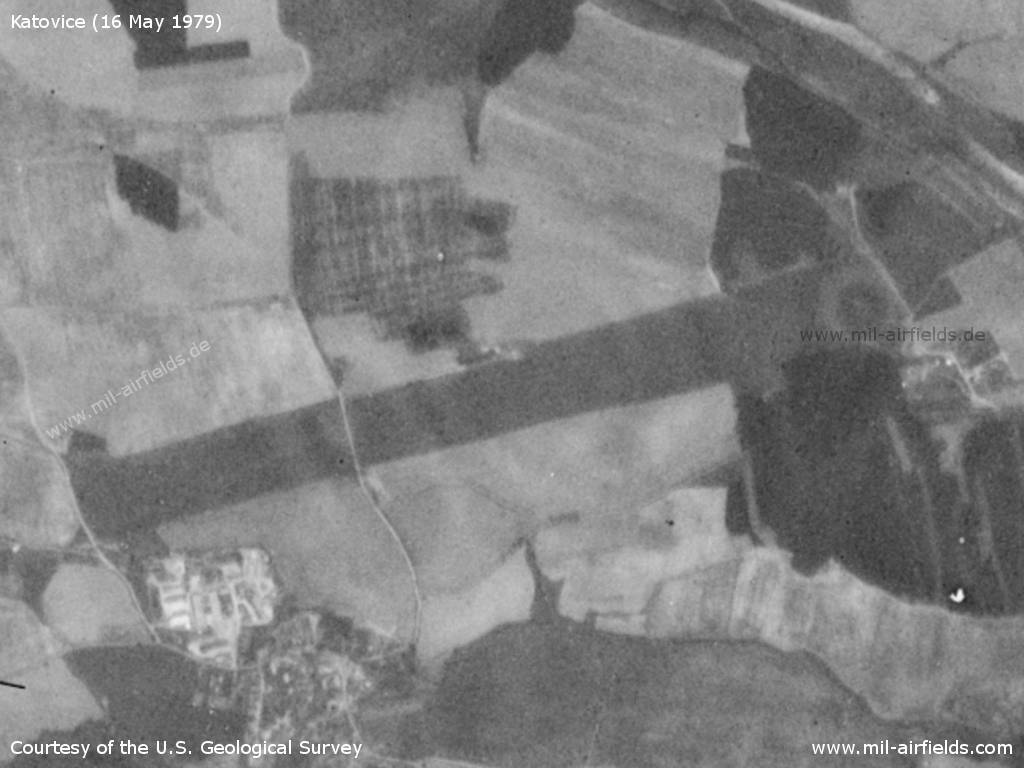 Flugplatz Katovice, Tschechien, auf einem Satellitenbild 1979