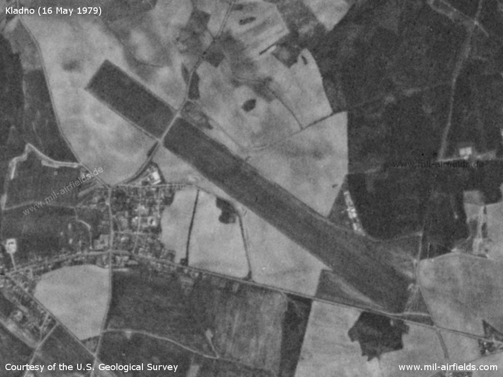 Flugplatz Kladno, Tschechien, auf einem Satellitenbild 1979