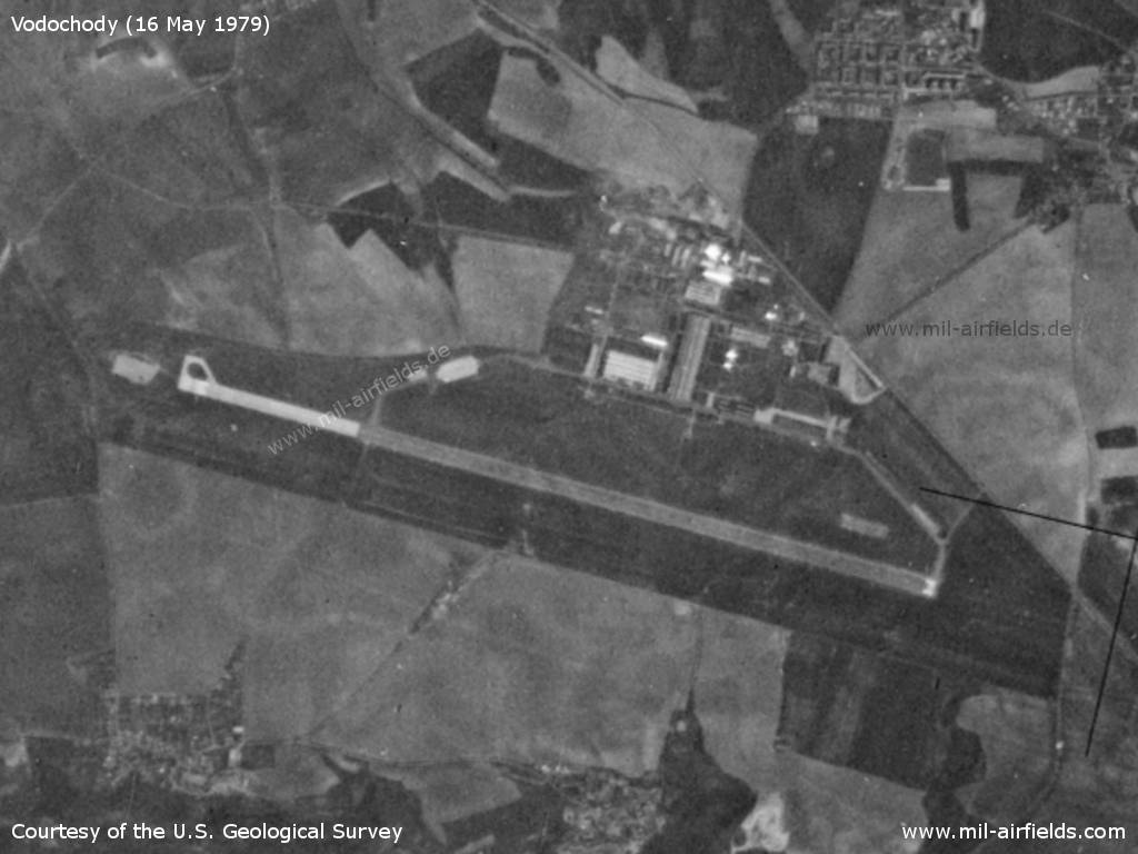 Flugplatz Vodochody auf einem Satellitenbild 1979