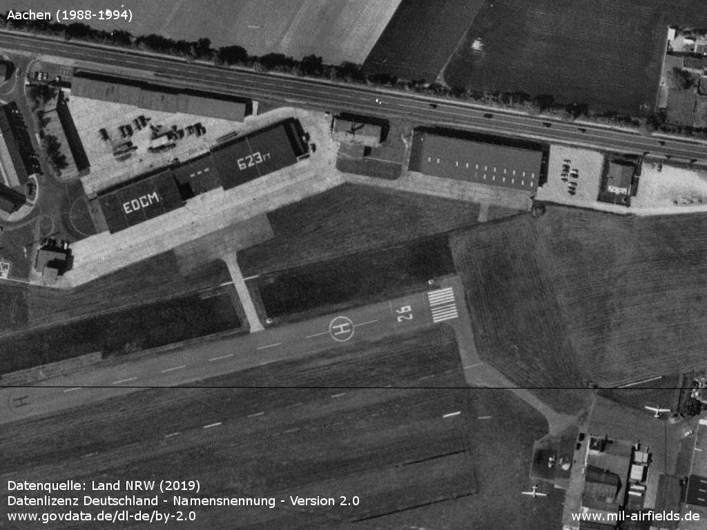 Flugplatz der belgischen Streitkräfte im Norden mit Kontrollturm und Hangars