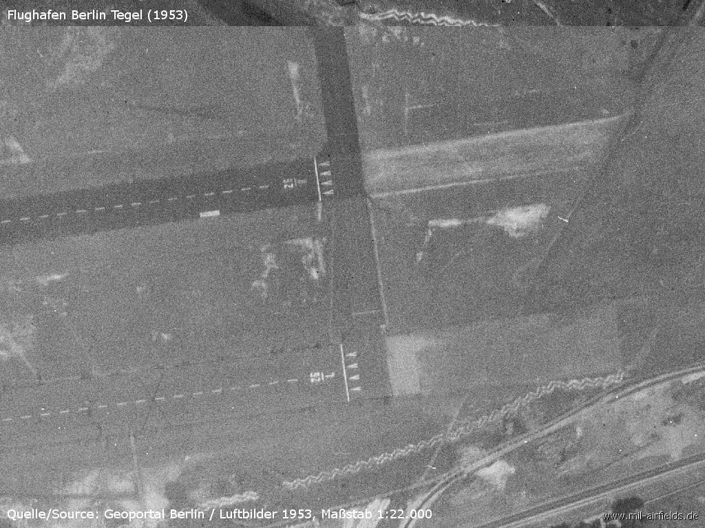 Luftbild 1953 Flughafen Berlin Tegel Landebahnen Osten