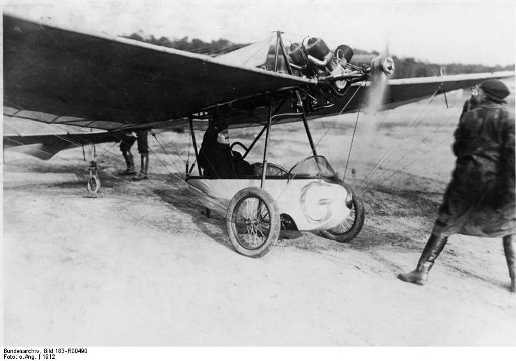 Hans Grade at take-off in Berlin Johannisthal, Germany, 1912