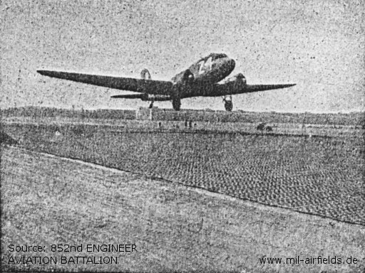 Die erste Maschine startete von der fertiggestellten Startbahn am 28. August 1945 um 17 Uhr.