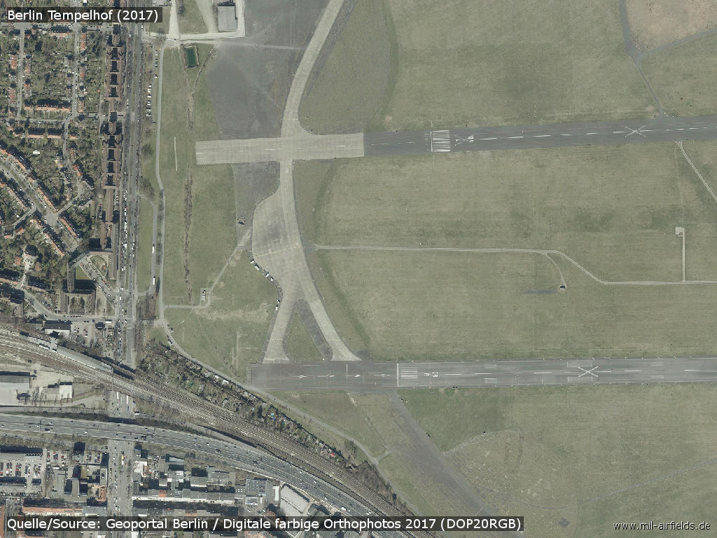 Luftbild: Start- und Landebahnen 09R, 09L am Flughafen Berlin Tempelhof