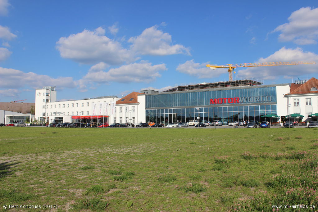 Gebäude und Hangar Flugplatz Böblingen