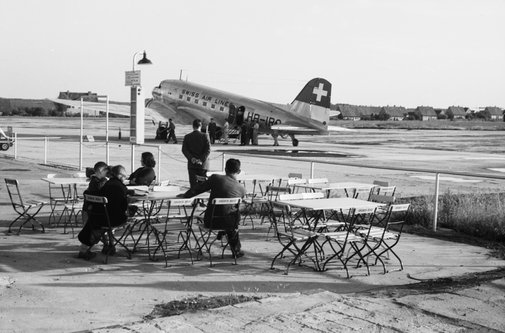 Fürth Industrieflughafen: Swissair DC-3 und Restaurant