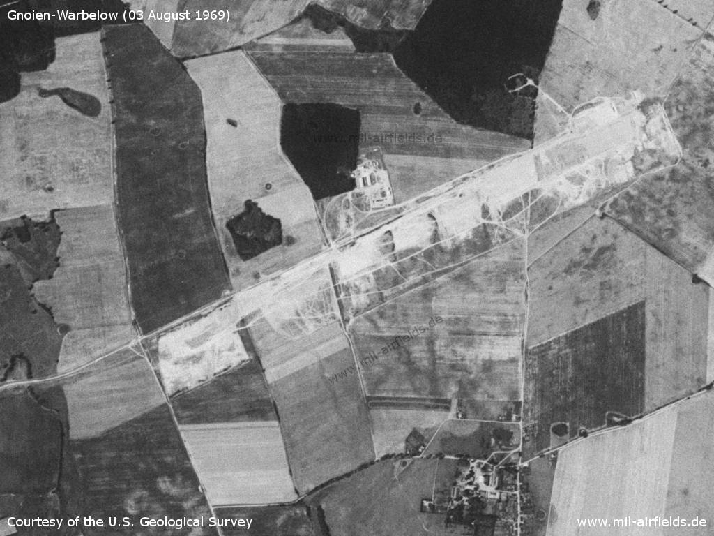 Flugplatz Gnoien Warbelow im Bau auf einem Satellitenbild 1969