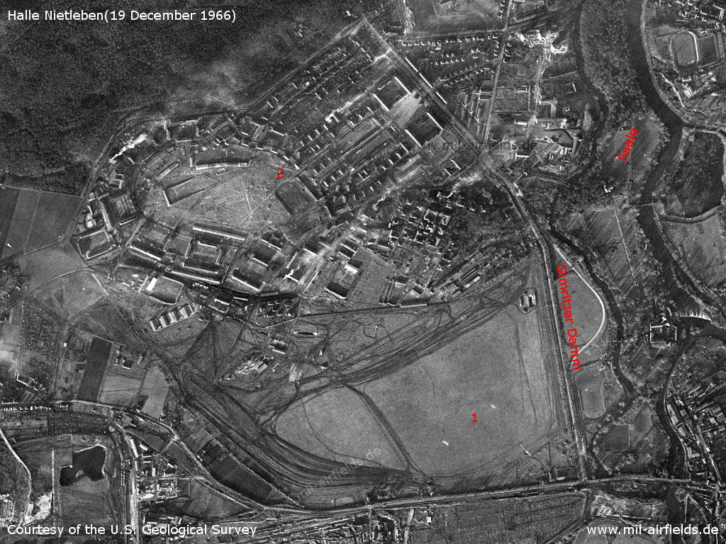 Flugplatz Nietleben Halle (Saale) auf einem Satellitenbild 1966