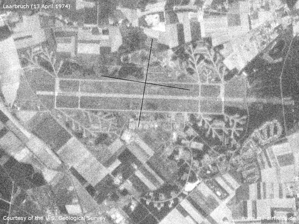 Flugplatz Laarbruch auf einem Satellitenbild 1974