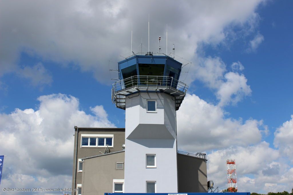 Fliegerhorst Landsberg: Kontrollturm Ostseite