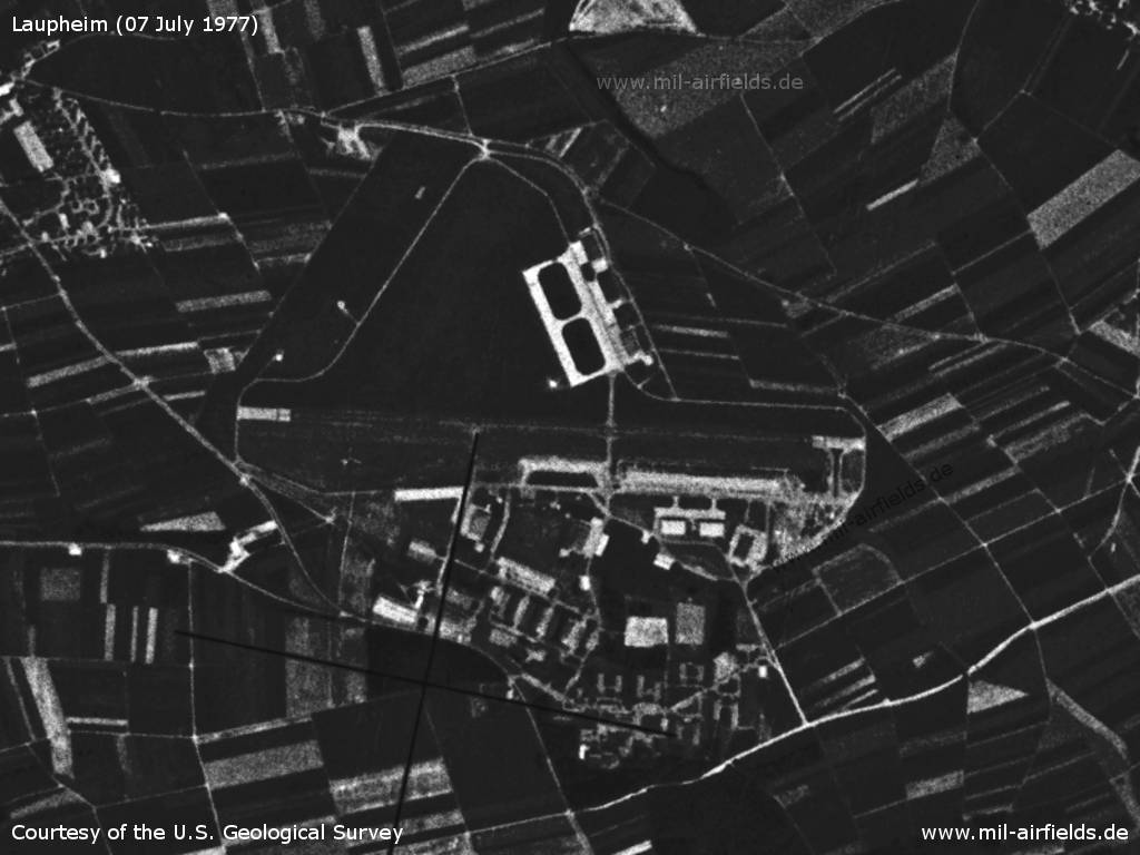 Flugplatz Laupheim auf einem Satellitenbild 1977