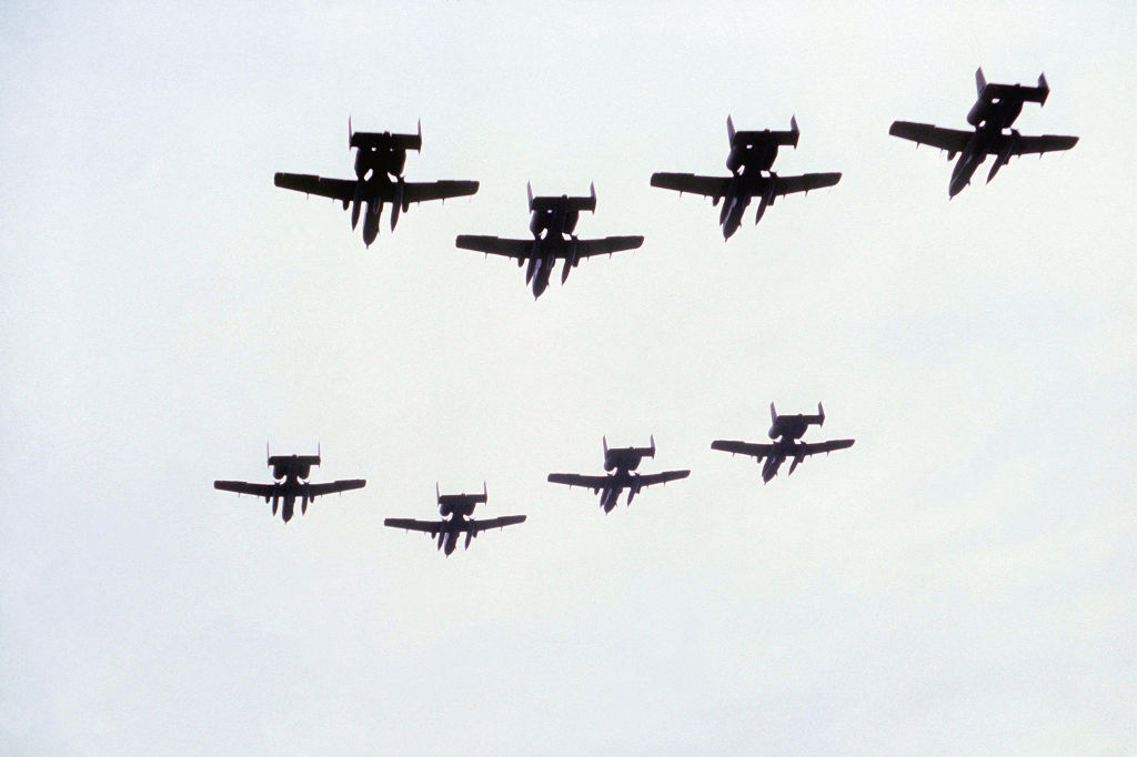 Acht A-10 Tunderbolt II der US Air Force überfliegen Fliegerhorst Lechfeld