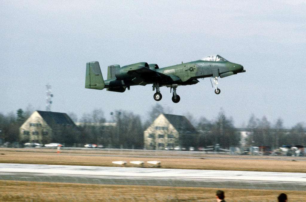 Eine A-10 Thunderbolt II bei der Landung in Lechfeld