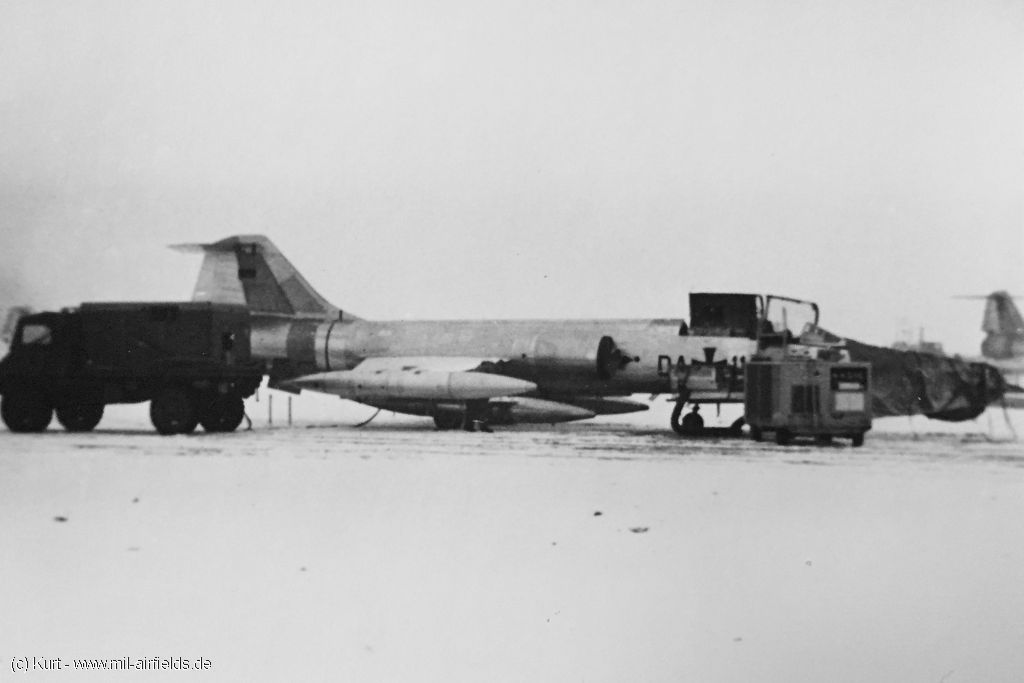 Flugzeug F-104 Starfighter im Winter, Fliegerhorst Leck.