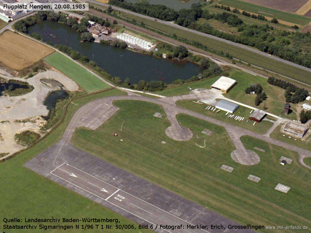 Luftbild Flugplatz Mengen 1985, Nordwestecke