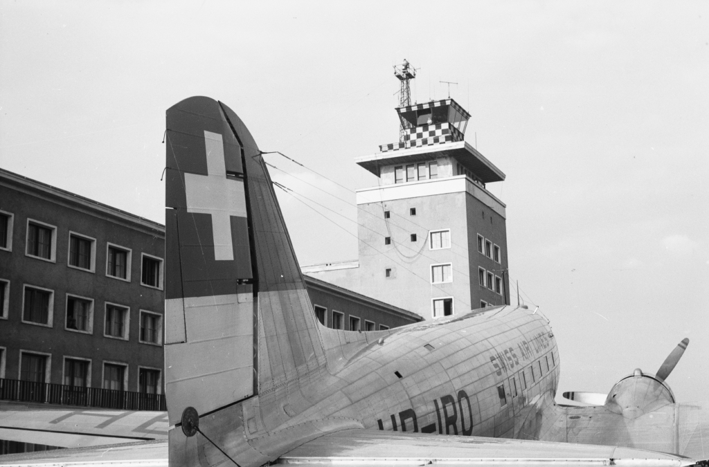 Picture: Swissair DC-3 and the Munich Riem control tower