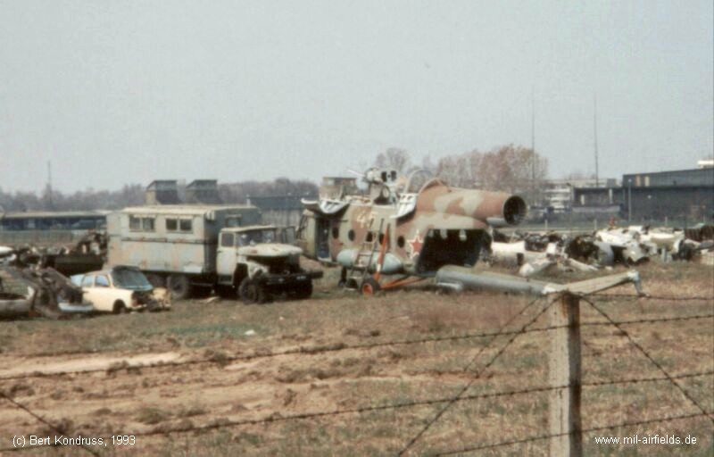 Rangsdorf: Truck, Soviet helicopter Mi-8/Mi-17 yellow 45