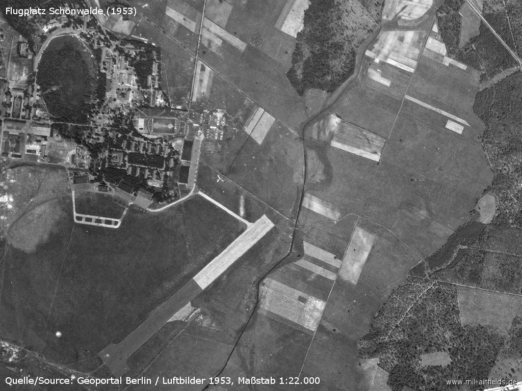 Luftbild 1953 mit Kaserne und Flugplatz
