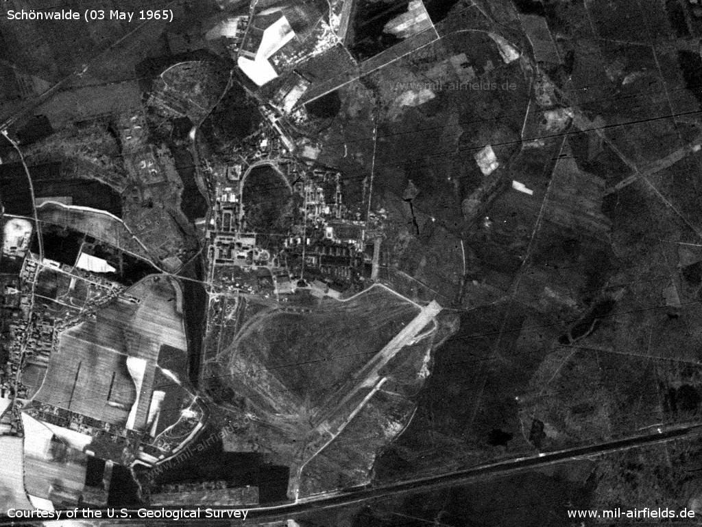 Flugplatz und Kaserne auf einem US-Satellitenbild 1965