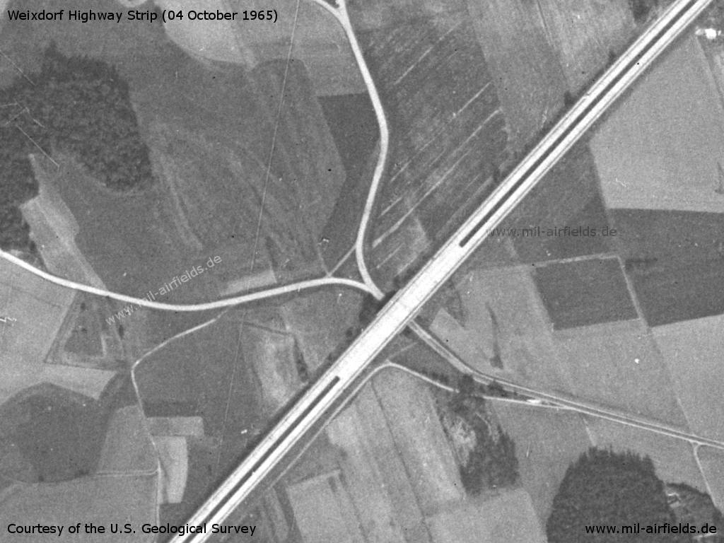 Another short section with paved central strip in the area of a bridge a little further south.