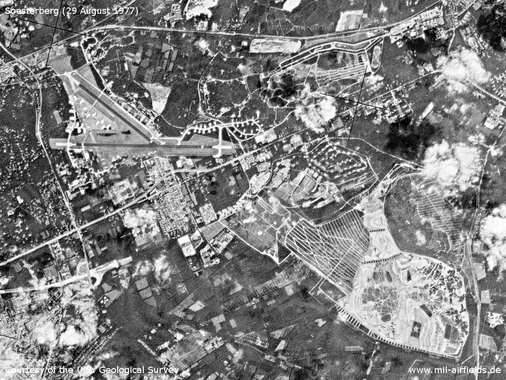 Kaserne und Übungsgelände Soesterberg, Niederlande, auf einem Satellitenbild 1977