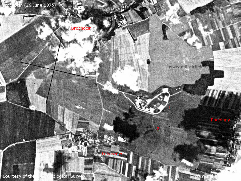 Flugplatz Brochocin, Polen, auf einem Satellitenbild 1975