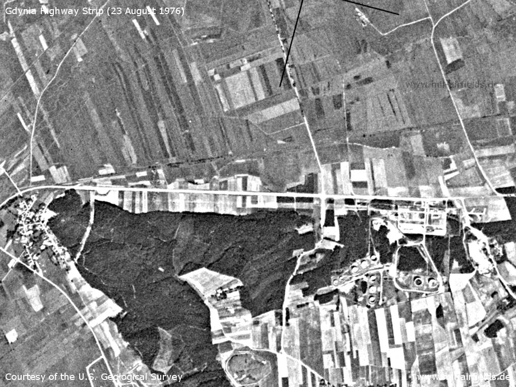 Straßenlande<wbr>abschnitt Gdynia, Polen, auf einem Satellitenbild 1976